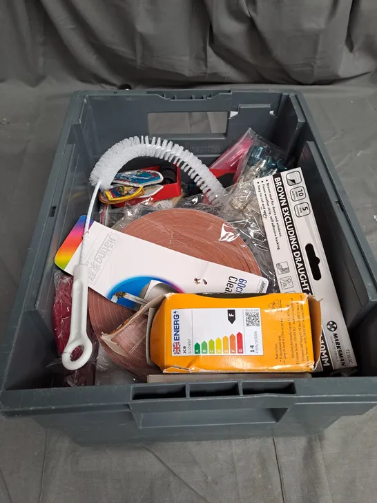 TOTE OF APPROX 20 HOUSEHOLD ITEMS 