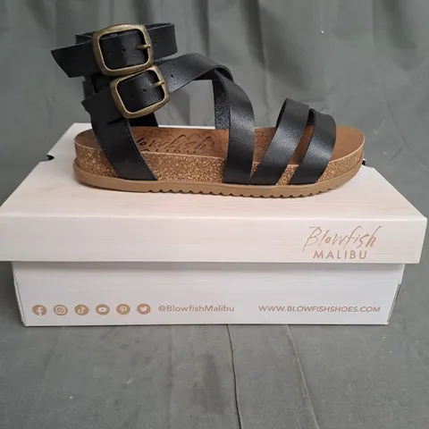 BOXED PAIR OF BLOWFISH MALIBU BLACK SANDALS SIZE 4 