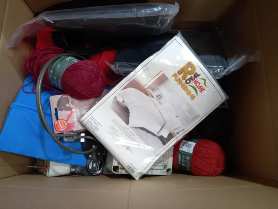 BOX OF APPROXIMATELY 12 ASSORTED ITEMS TO INCLUDE - ROYAL HOME SOFT TOUCH FITTED SHEET SINGLE - COTTON WOOL - SHOW RUG ECT