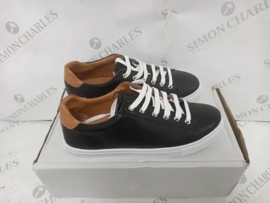 BOXED ECHO LEATHER TRAINER BLACK SIZE 8