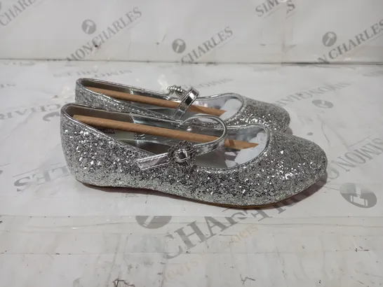 AUGUST SHOES SPARKLEY SILVER SLIPPER SIZE 11