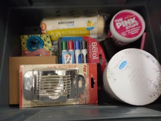 LOT OF ASSORTED HOUSEHOLD ITEMS TO INCLUDE GORILLA GLUE, GOLF BALLS AND YALE SMART LIVING CONTACTLESS TAGS