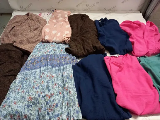 BAG OF APPROX 10 ASSORTED CLOTHING ITEMS TO INCLUDE - MAISON DE NIMES - EMELIA