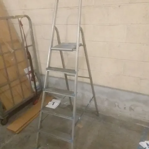 MAC ALLISTER 6.9KG 6-STEP STEPLADDER 