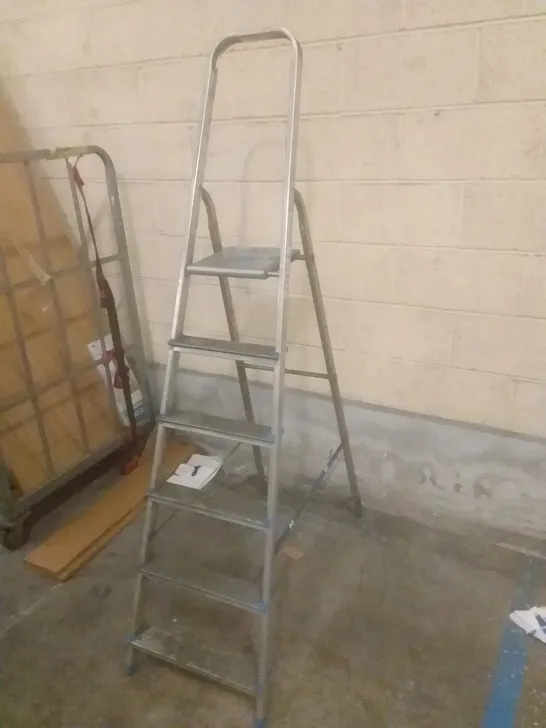 MAC ALLISTER 6.9KG 6-STEP STEPLADDER 