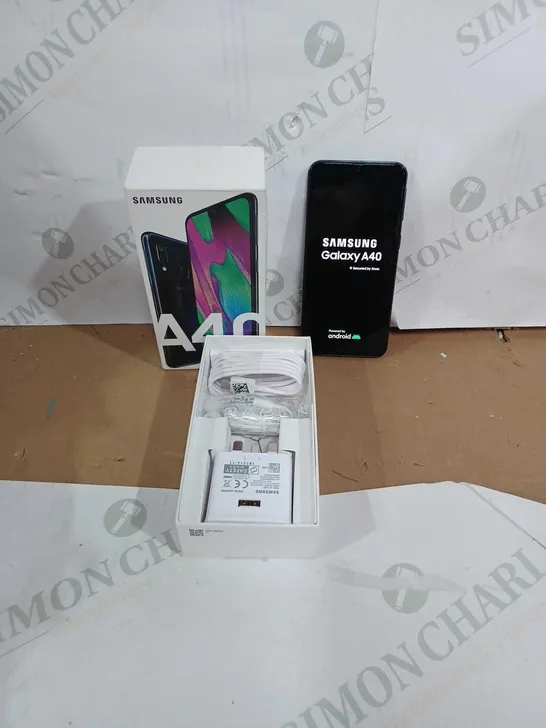 SAMSUNG GALAXY A40 SMARTPHONE