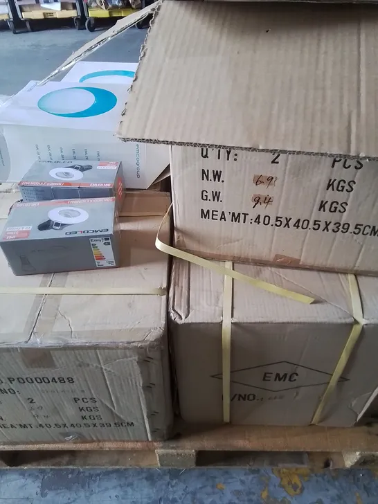 PALLET OF APPROX 15 ASSORTED EMCO ITEMS TO INCLUDE - 10W MODULE GIMBAL , 18W LED GR10Q , AR111 DOWNLIGHT ETC