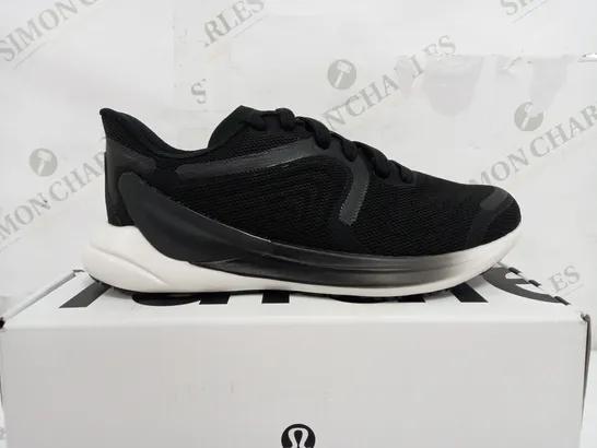 BOXED PAIR OF LULULEMON WOMENS BLISS FEEL RUN 2 TRAINERS IN BLACK - UK 3.5