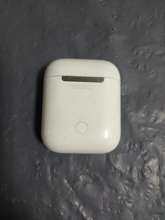 PAIR OF APPLE AIRPODS IN WHITE