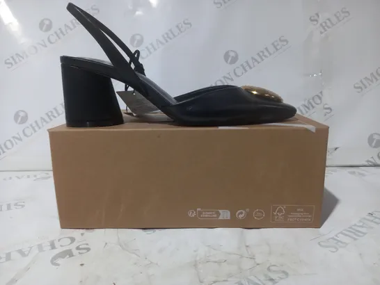 BOXED PAIR OF ZARA CLOSED SQUARE TOE BLOCK HEELED SANDALS IN BLACK W. GOLD EFFECT DETAIL UK SIZE 3