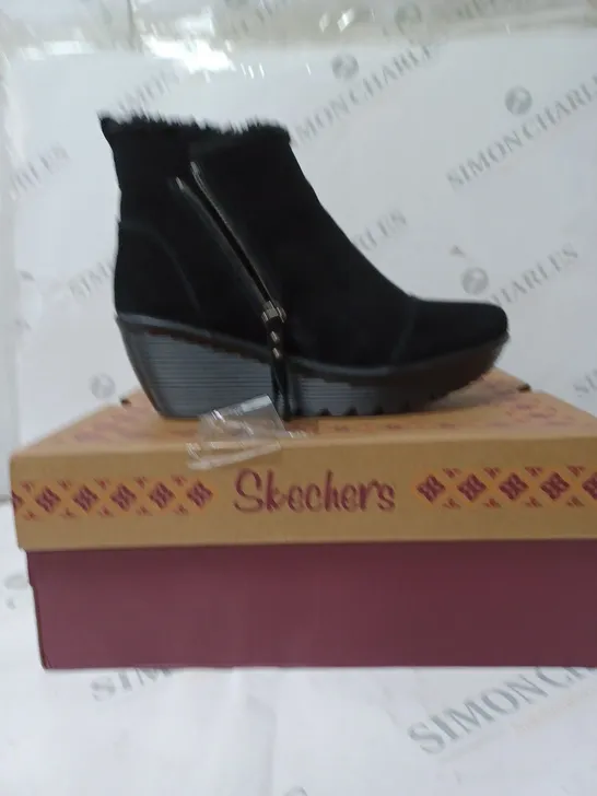  SKECHERS OFF HOURS BLACK WEDGE HEEL ANKLE BOOT SIE 5.5 