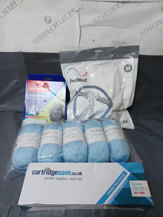 APPROXIMATELY 20 ASSORTED HOUSEHOLD ITEMS TO INCLUDE RETRACTABLE WASHING LINE, KNITTING YARN AND TONER CARTRIDGE