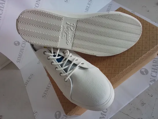 BRAND NEW BOXED PAIR OF SIZE 8 PENGUIN OFF-WHITE SHOES