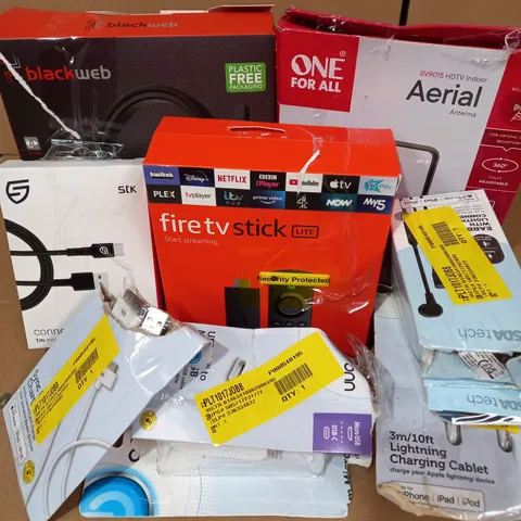 LOT OF APPROX. 10 X ITEMS TO INCLUDE FIRE TV STICK LITE, BLACKWEB USB HEADSET, STK CONNECT MICRO USB CHARGING CABLE, ONN MICRO USB MAINS CHARGER, ETC. 