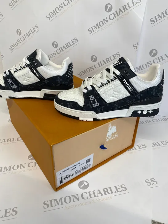 BOXED PAIR OF LOUIS VUITTON LV TRAINERS SIZE 39