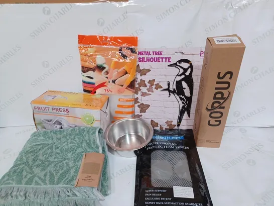 BOX TO CONTAIN APPROX. 15 X ASSORTED HOUSEHOLD PRODUCTS, INCLUDES FRUIT PRESS, VACCUM SEAL BAGS, CAT BOWL ETC 