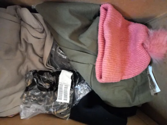 BOX OF APPROXIMATELY 10 ASSORTED CLOTHING AND FASHION ITEMS TO INCLUDE DESIGNER KNITTED CARDIGAN IN WHITE/RED/BLACK SIZE UNSPECIFIED, DESIGNER JUMPER IN GREEN SIZE XL, ETC