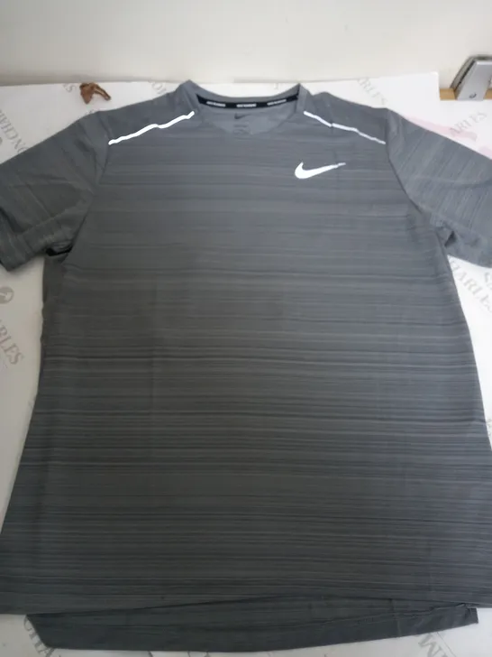 NIKE DRI-FIT GREY RUNNING TSHIRT -LARGE