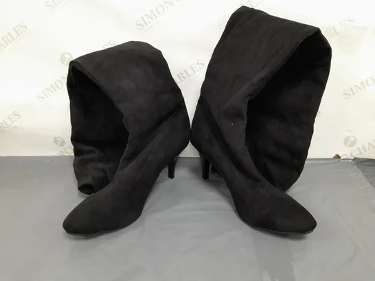 BOXED PAIR OF DESIGNER THIGH-HIGH HEELED BOOTS IN BLACK SIZE 255