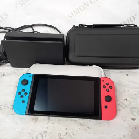 NINTENDO SWITCH HANDHELD GAMES CONSOLE HAC-001(-01) W. CHARGING DOCK AND CARRY CASE