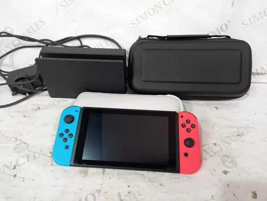 NINTENDO SWITCH HANDHELD GAMES CONSOLE HAC-001(-01) W. CHARGING DOCK AND CARRY CASE