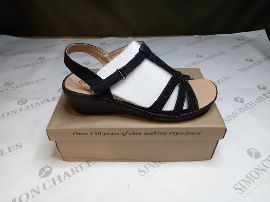 BOXED CUSHION WALK DIAMANTE TRIM SANDALS SIZE 7