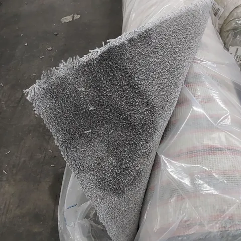 ROLL OF QUALITY SELENA ANTHRACITE CARPET // SIZE: APPROXIMATELY 4 X 4.4m