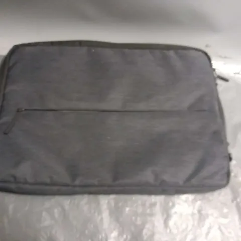 THREE ASSORTED LAPTOP CASES/SLEEVES