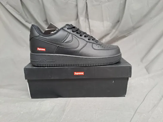 BOXED PAIR OF NIKE SUPREME AIR FORCE 1 LOW IN BLACK SIZE 11