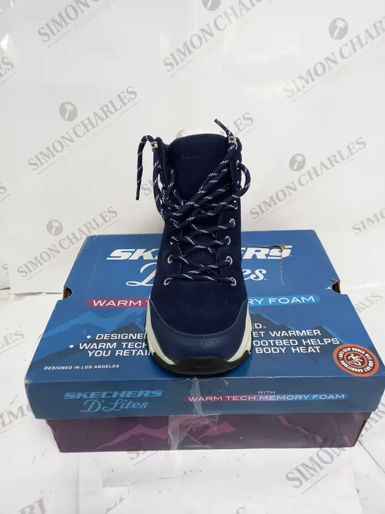 SKETCHERS D'LITES SATIN COLLAR LACE UP BOOT SIZE 6