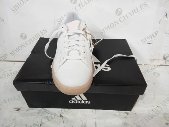 BOXED PAIR OF ADIDAS ADVANTAGE SHOES IN WHITE UK SIZE 6