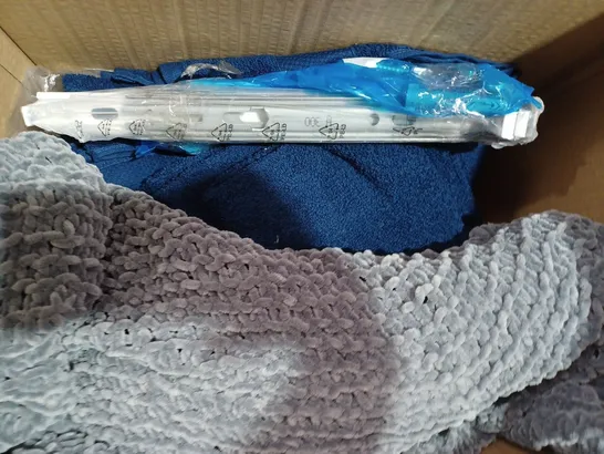 BOX OF APPROXIMATELY 5 ASSORTED HOUSEHOLD ITEMS TO INCLUDE VACUUM CLEANER HOSE, TABLET CASE, TOWEL, ETC