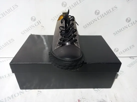 BOXED PAIR OF GIUSEPPE ZANOTTI SHOES IN BLACK/GOLD GRADIENT EU SIZE 43