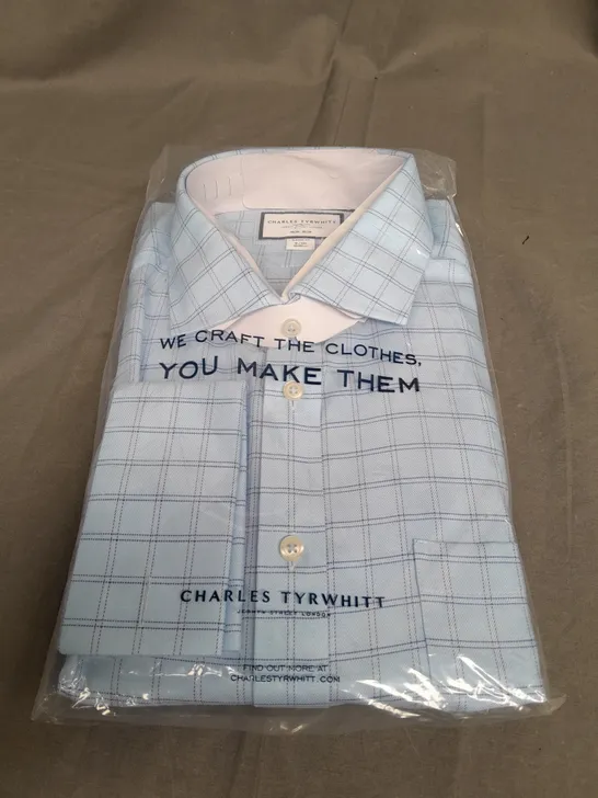 SEALED CHARLES TYRWHITT BLUE NON-IRON SHIRT - 18/35IN