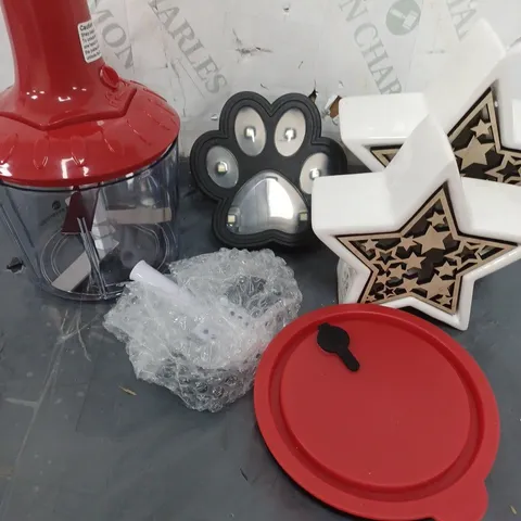 APPROXIMATELY 10 ASSORTED HOUSE HOLD ITEMS  TO INCLUDE BLENDER - TEALIGHTS HOLDER - PET PAWS LIGHTS / COLLECTION ONLY 