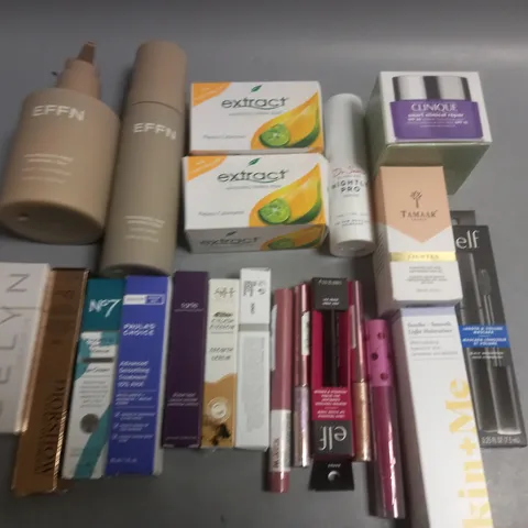 LOT OF APPROXIMATELY 20 ASSORTED HEALTH AND BEAUTY ITEMS TO INCLUDE PAULAS CHOICE SMOOTHING TREATMENT, TAMAAR FACE OIL, CLINIQUE REPAIR CREAM AND E.L.F. MASCARA