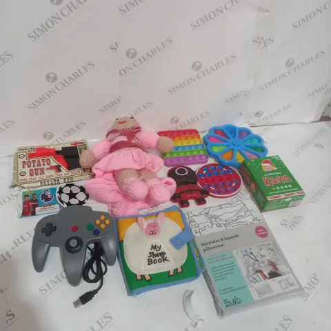 QUANTITY OF ASSORTED TOYS TO INCLUDE COLOURING SET, TEDDY BEARS AND POPPET TOYS