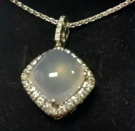 18CT WHITE GOLD PENDANT ON A CHAIN, SET WITH A ROSE QUARTZ CABACHON TO DIAMOND HALO