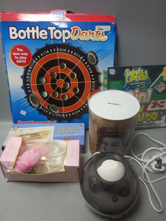 LOT OF 6 ASSORTED ITEMS TO INCLUDE MAGNETIC DART BOARD, MONEY BOX AND PINBALL GAME