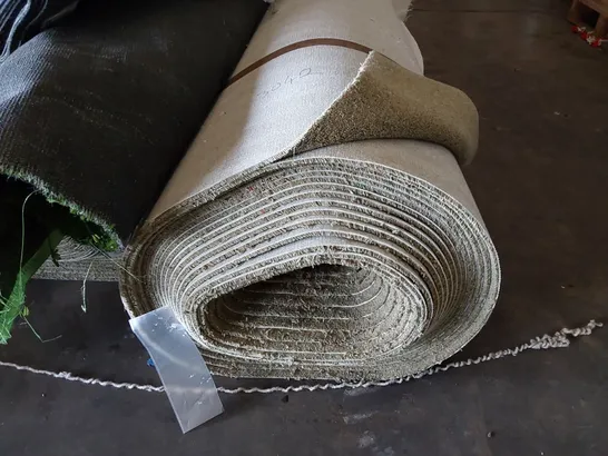 ROLL OF QUALITY DIM HEATHERS CARPET // SIZE: APPROX 5 X 25.95m