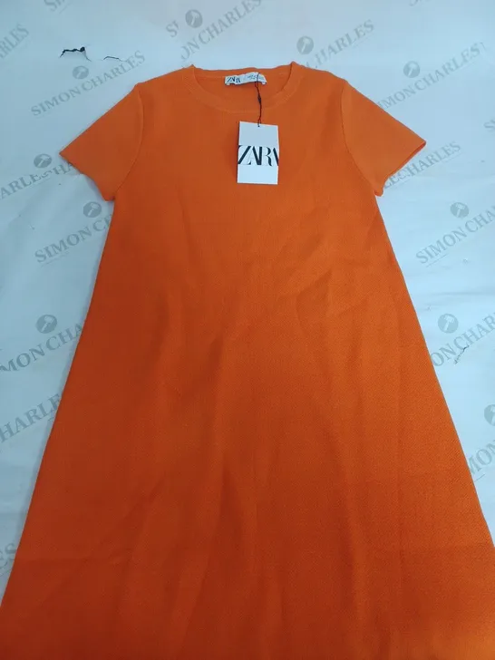 ZARA ORANGE STRETCH SHORT SLEEVE DRESS IN ORANGE - XS