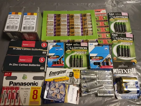 LOT OF ASSORTED BATTERIES TO INCLUDE LLOYTRON, MAXELL, PANASONIC AND RAYOVAC