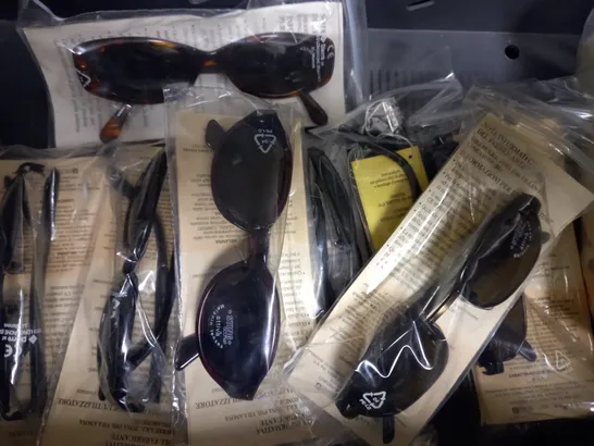 APPROXIMATELY 10 ASSORTED DE RIGO STING SUNGLASSES TO INCLUDE MODELS 6142, 4304, 6048, 4359 ETC. 