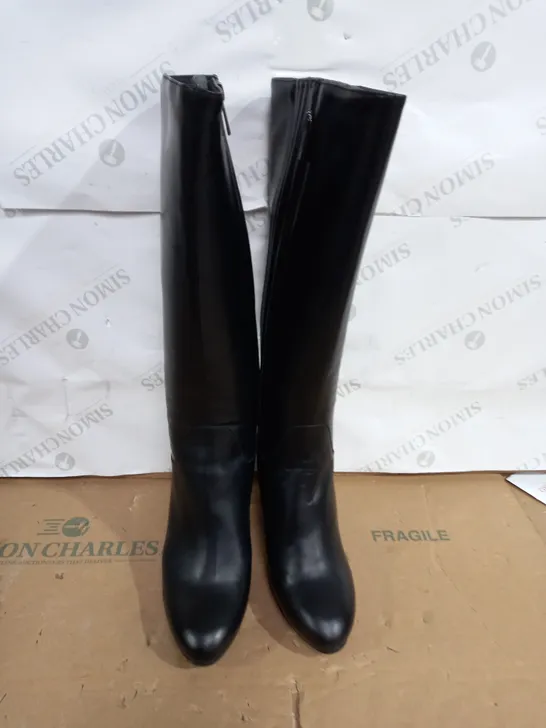 BELMORE BLACK LEATHER 2022 SIZE 7