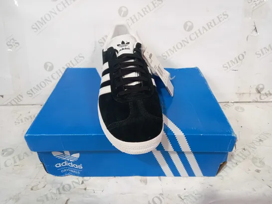 BOXED PAIR OF ADIDAS GAZELLE SHOES IN BLACK/WHITE UK SIZE 10