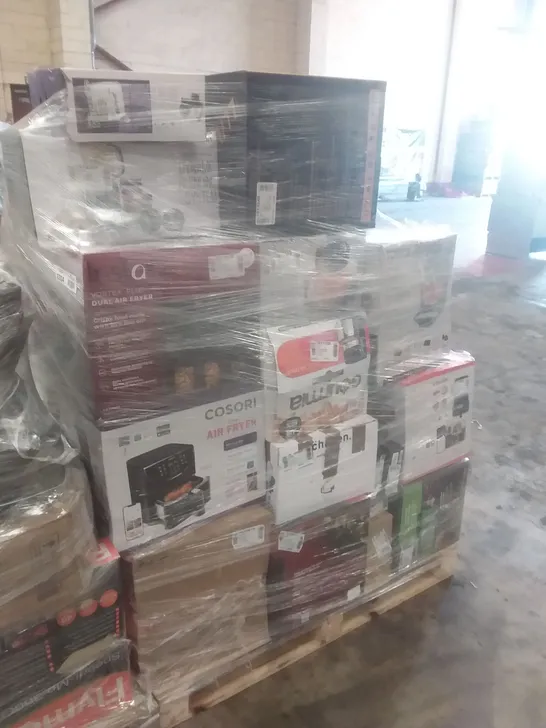 PALLET OF APPROXIMATELY 35 ASSORTED ITEMS INCLUDING: