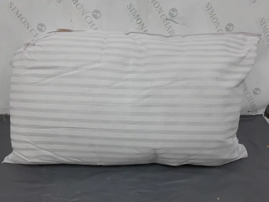 4 STRIPED PILLOWS IN WHITE