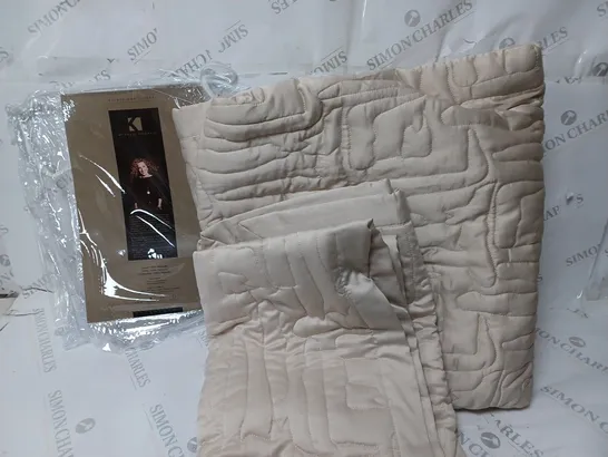 BOXED K BY KELLY HOPPEN ABSTRACT GEO BEDSPREAD AND SHAMS IN LATTE - DOUBLE