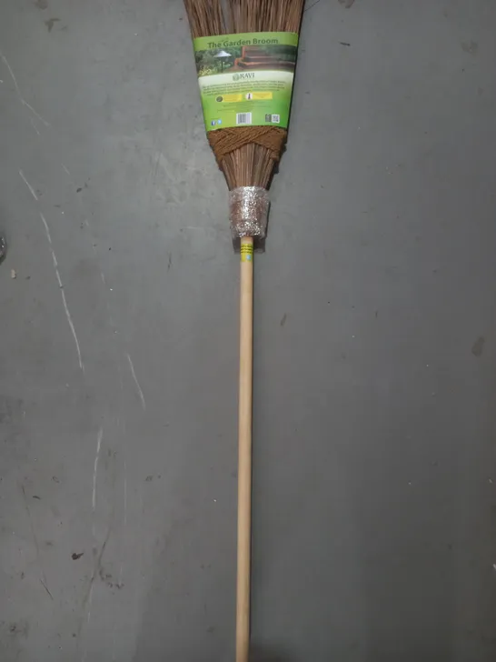 BOXED RAVI THE GARDEN BROOM - COLLECTION ONLY