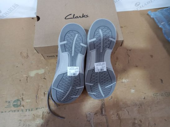 BOXED PAIR OF CLARKS SIZE 5.5D